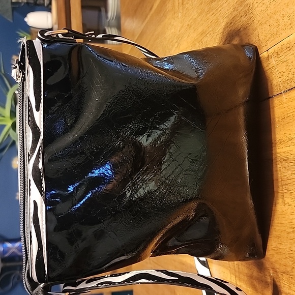 HANANEL Elegant Zebra Print Crossbody Bag with Floral Accent - Picture 3 of 16